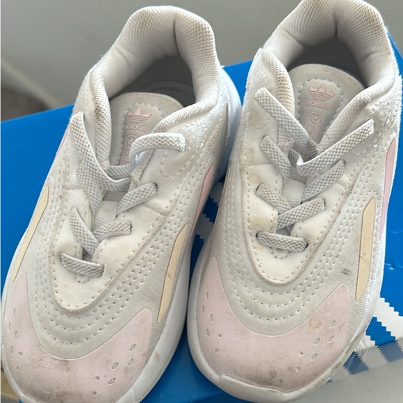 Adidas - Picture 1 of 4